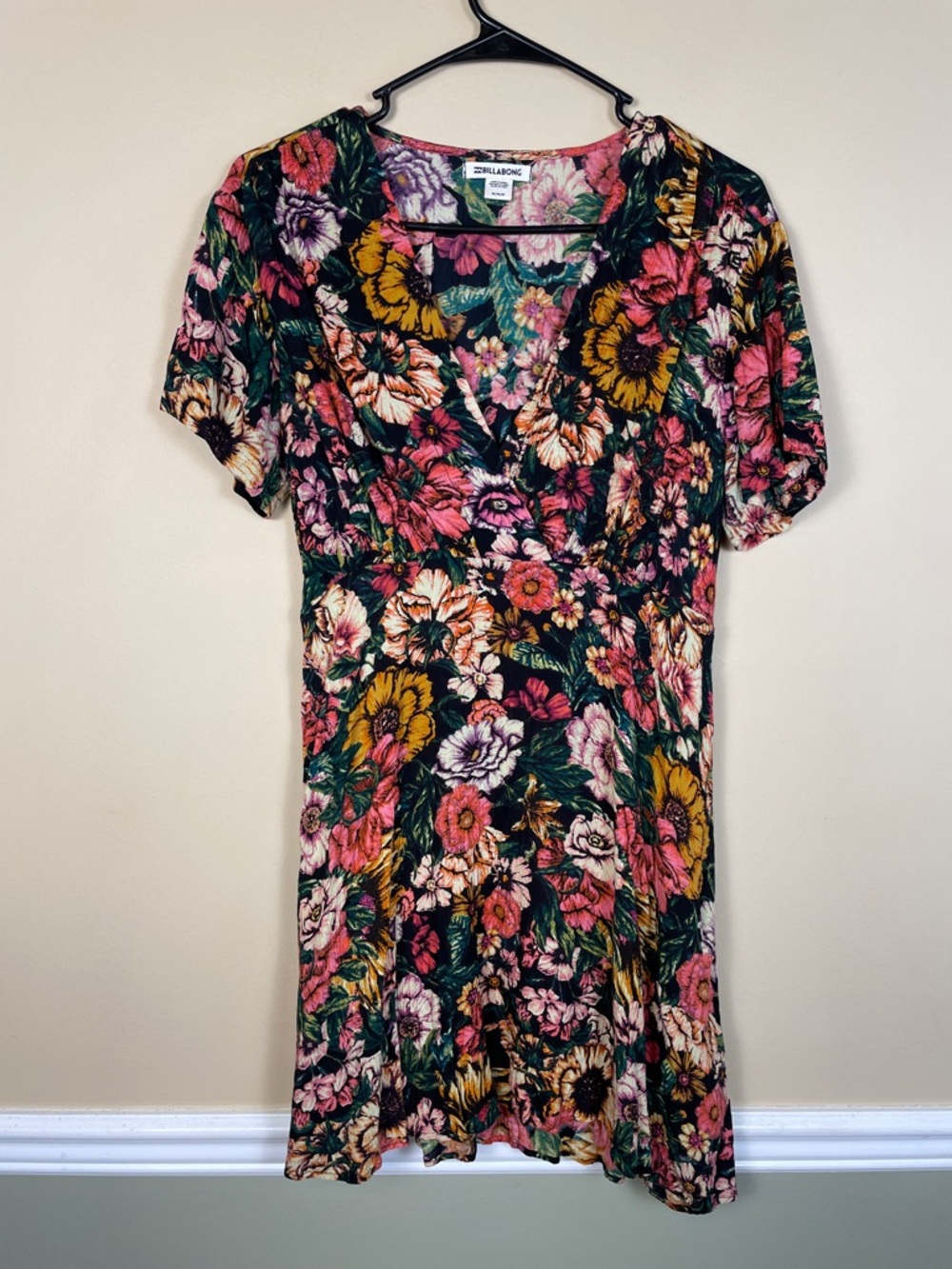 Billabong Women’s Floral Print Multicolor V-Neck Tie Back Short Sleeve Dress